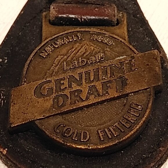 LABATT Genuine Draft Naturally Aged Leather Key Chain Metal Medallion Style - Picture 2 of 3
